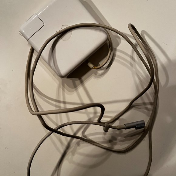 Apple MagSafe 1 Laptop Charger Previously Owned - Picture 5 of 7